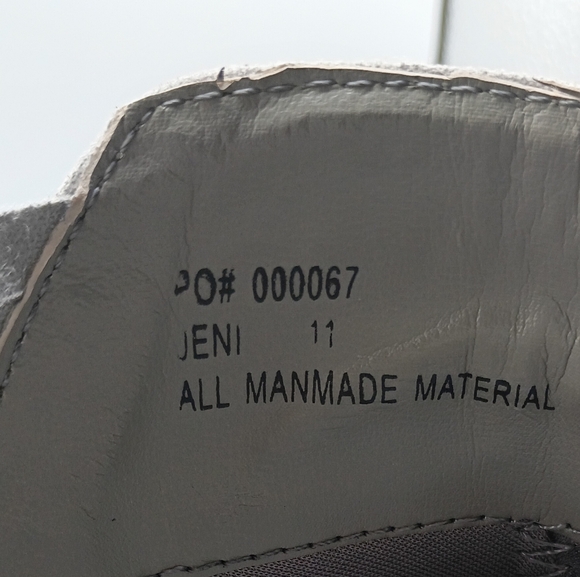 Journee Collection Jeni Gray Faux Suede Ankle Boots Size 11 - Picture 9 of 9